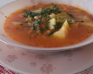 Рассольник с перловкой и солеными огурцами