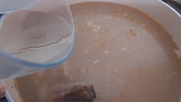 рассольник с перловкой и солеными огурцами