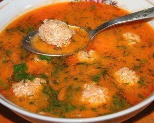 Рассольник с рисом и куриными фрикадельками