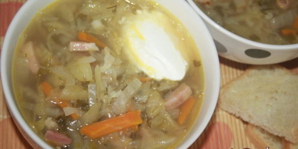 Рецепт ароматных щей с варено-копченой грудинкой и кислым яблоком