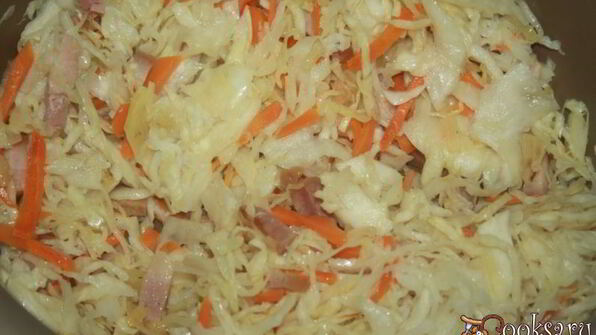 ароматные щи с варено-копченой грудинкой и кислым яблоком