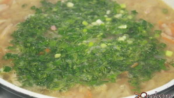 ароматные щи с варено-копченой грудинкой и кислым яблоком