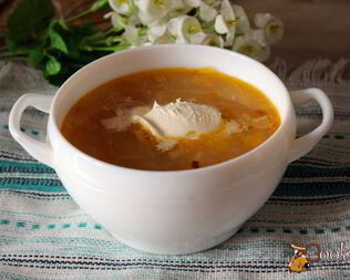 Щи из кислой капусты с перловкой на мясном бульоне