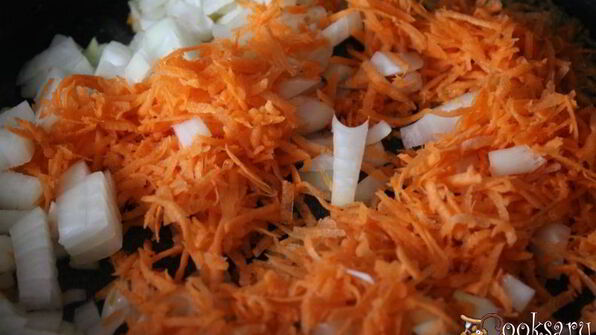 щи из кислой капусты с перловкой на мясном бульоне