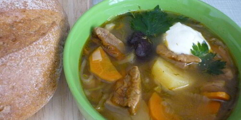 Рецепт щей из квашеной капусты с белыми грибами и айвой