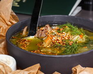 Щи из квашеной капусты с белыми грибами