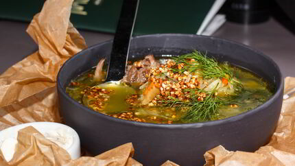 Щи из квашеной капусты с белыми грибами