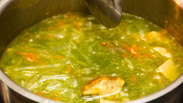 щи из квашеной капусты с белыми грибами