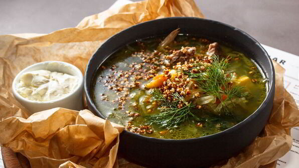 щи из квашеной капусты с белыми грибами