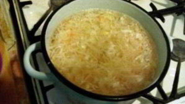 щи из квашеной капусты с тушенкой