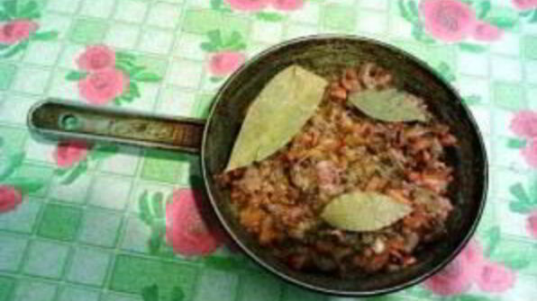 щи из квашеной капусты с тушенкой