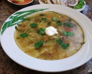 Щи из квашеной капусты со свининой