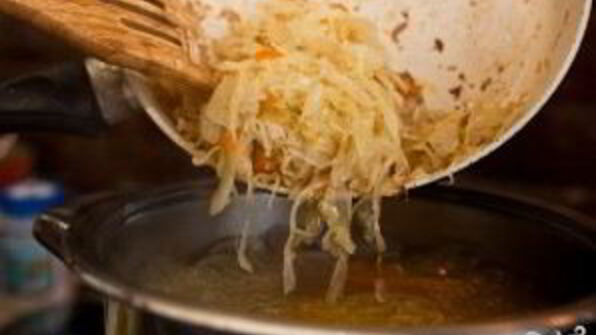 щи из соленой капусты