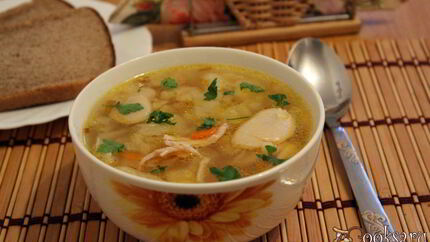 Щи со свежей капустой и лимской фасолью на курином бульоне