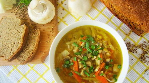 свежие щи с грибами