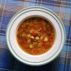 Вегетарианские щи со шпинатом