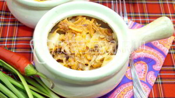 грибная солянка в горшочке