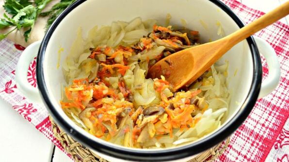 капустная солянка с грибами