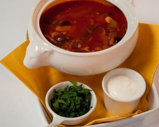 Солянка мясная с каперсами