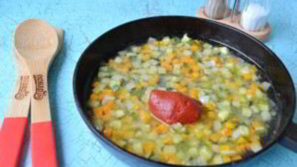 солянка с копченостями в хлебе