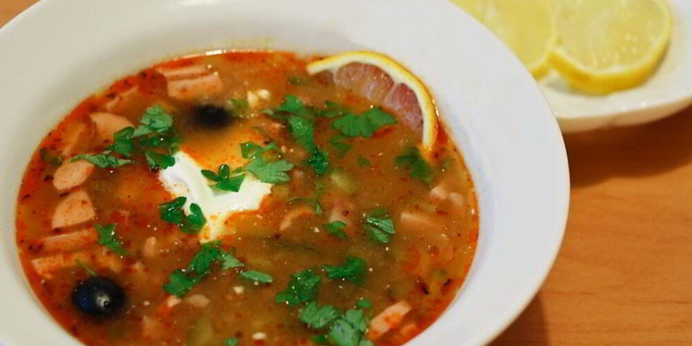 Рецепт солянки с копченостями