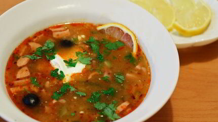 Солянка с копченостями