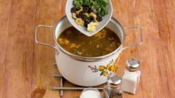 солянка с лимоном