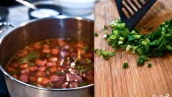 солянка с маслинами и колбасой