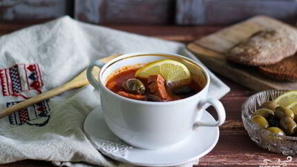 Солянка с оливками