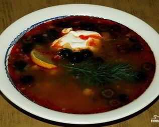 Солянка со свиными ребрышками