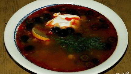 Солянка со свиными ребрышками