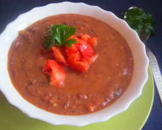 Суп из красной фасоли и томатов