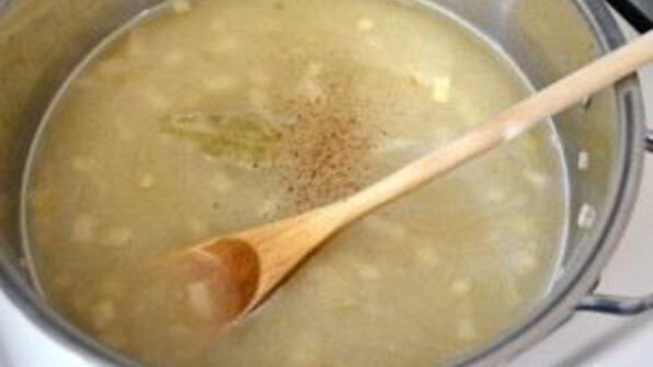 гороховый суп-пюре с беконом и картофелем