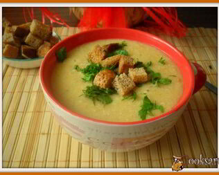 Гороховый суп-пюре с гренками