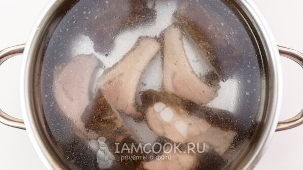 гороховый суп-пюре с копчеными ребрышками