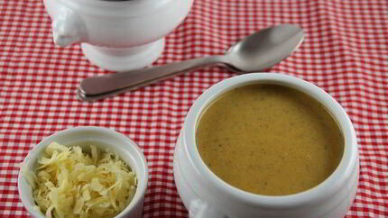 Пряный морковный суп-пюре с бататом, грибами и грушей