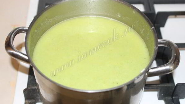 суп пюре из брокколи и сливками