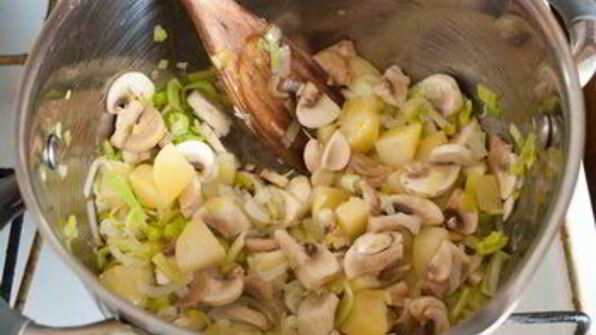 суп-пюре из картофеля и порея