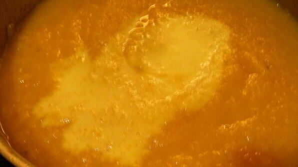 суп-пюре из корнеплодов с имбирем и розмарином