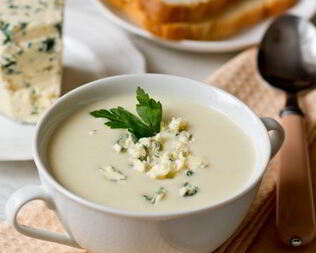 Суп-пюре из корневого сельдерея с голубым сыром