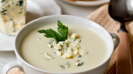 Суп-пюре из корневого сельдерея с голубым сыром