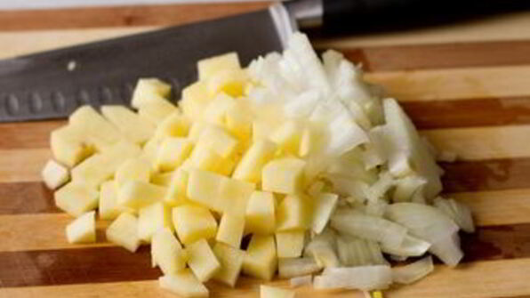 суп-пюре из корневого сельдерея с голубым сыром