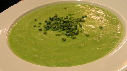 Суп-пюре из зеленого горошка с чесноком и тмином