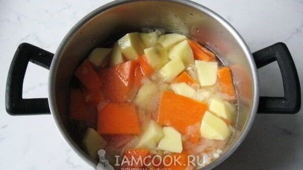 суп-пюре с тыквой и сухариками