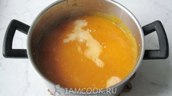 суп-пюре с тыквой и сухариками