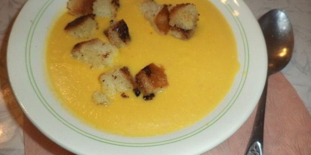 Рецепт тыквенного супа-пюре с чесночными сухариками