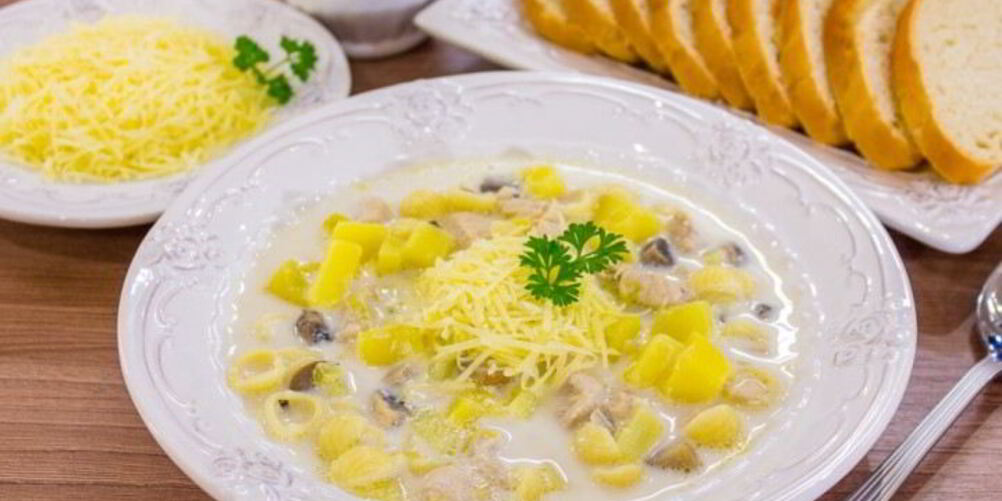 Рецепт супа с грибами, куриным филе и сливками