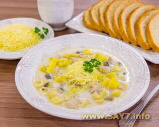 Суп с грибами, куриным филе и сливками