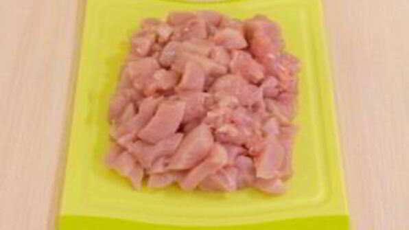 суп с грибами, куриным филе и сливками