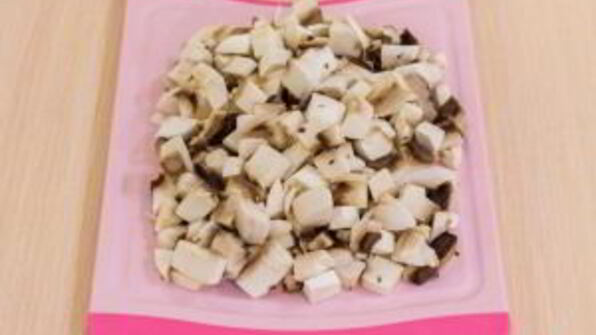 суп с грибами, куриным филе и сливками